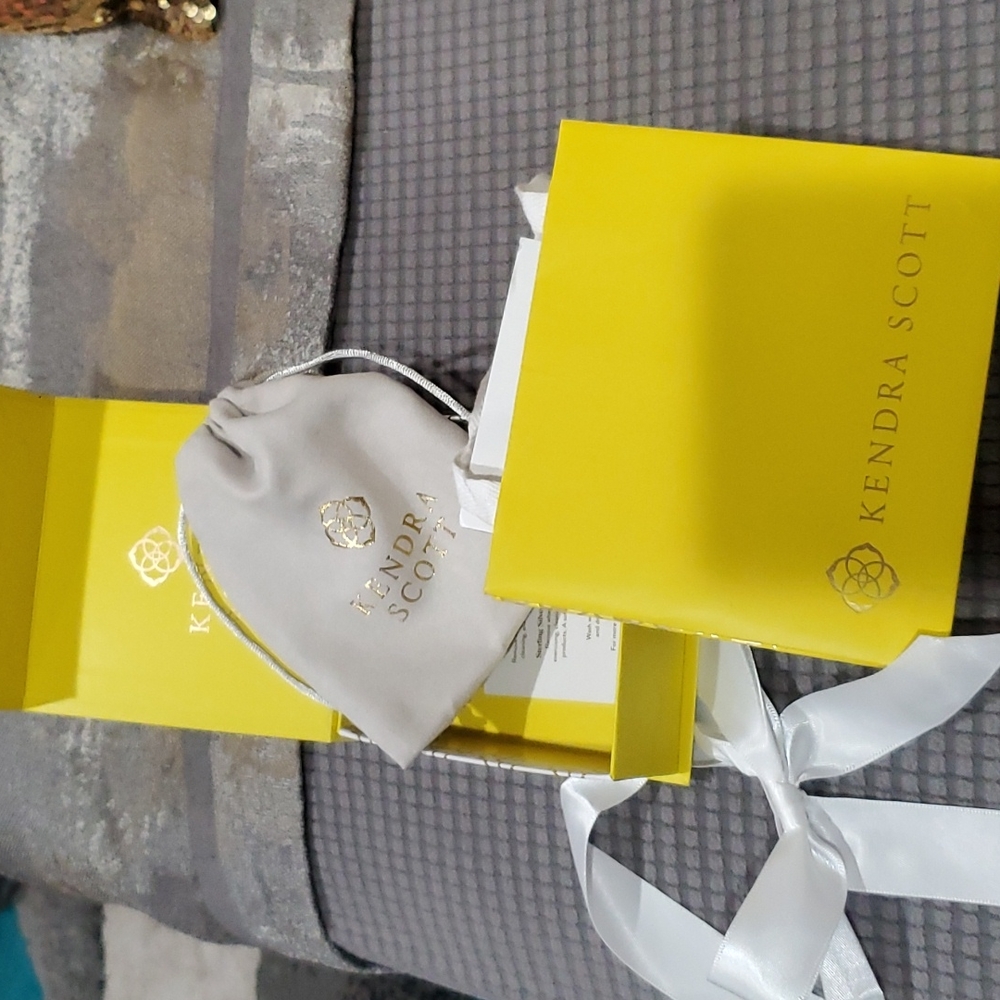 Package  jewelry  box